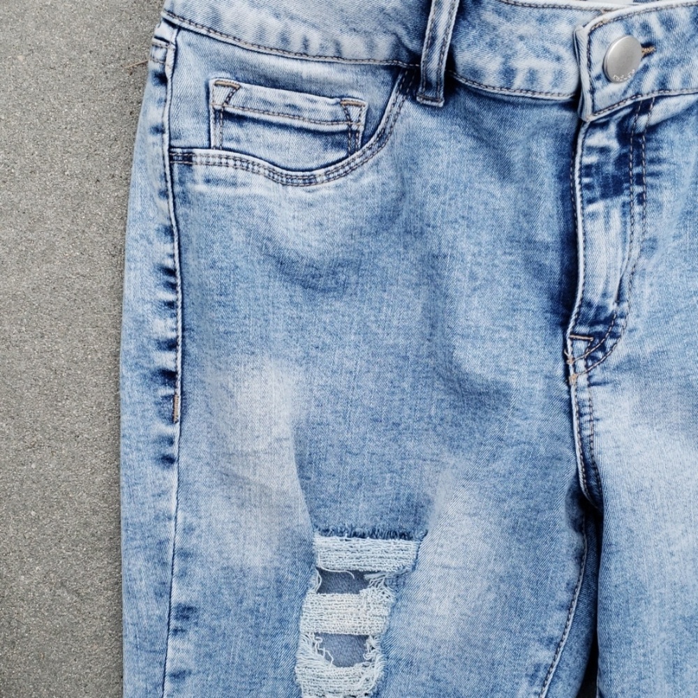 Blue Jeans - Picture 3 of 3